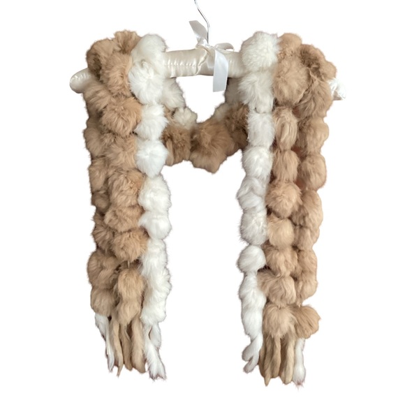 🚨Final Sale🚨!! Vintage Rabbit Fur Pom Pom Scarf w/Fringe - Picture 3 of 4